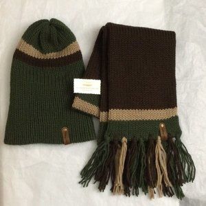 Ollie Knit Reversible Beanie and Scarf Set (Item #910)